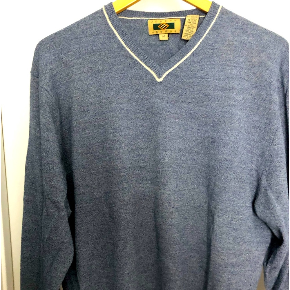 Joseph Abboud V neck sweater, heather blue, men’s medium